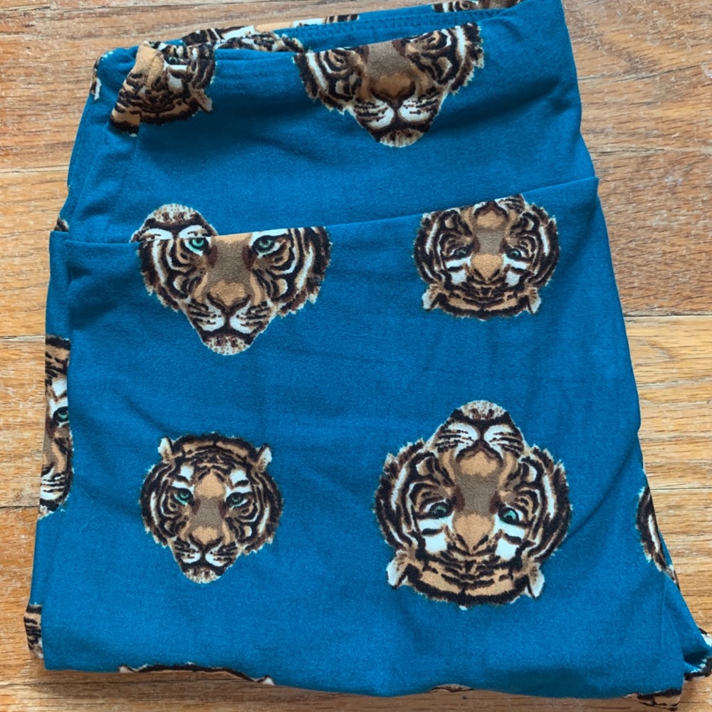 Tiger Lularoe leggings